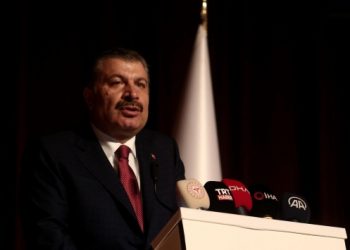 Sağlık bakanı, vaka sayılarında üç kat artışı sorun etmedi