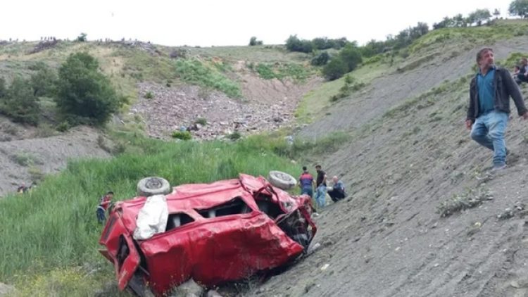 Tokat’ta minibüs uçuruma yuvarlandı: Biri çocuk 4 ölü