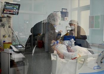 ‘Müsterih olmayın’ uyarısı: ‘Koronavirüs yeni varyantlarla geri döndü’