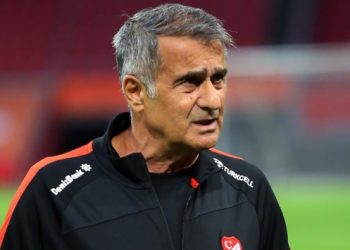 Şenol Güneş, Erman Toroğlu’nu mahkemeye verdi