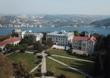 Rektörlük tehdit etmişti: Mezun kartları süresiz iptal ediliyor