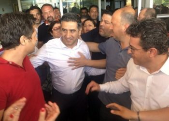 Menderes ve Yenikent belediye başkanları görevden uzaklaştırıldı