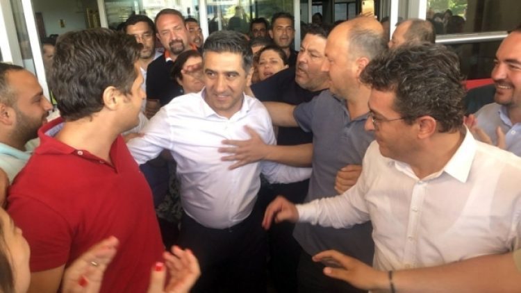 Menderes ve Yenikent belediye başkanları görevden uzaklaştırıldı