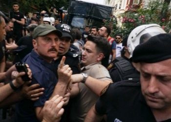 Gazetecilere şiddet uygulayan polis Hanifi Zengin, Meclis gündeminde