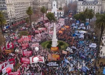Arjantin’de de ekonomik kriz halkı sokağa döktü