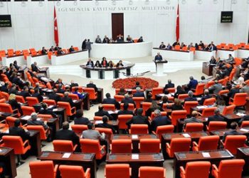 Son yasama yılında 33 milletvekili hiçbir performans göstermedi