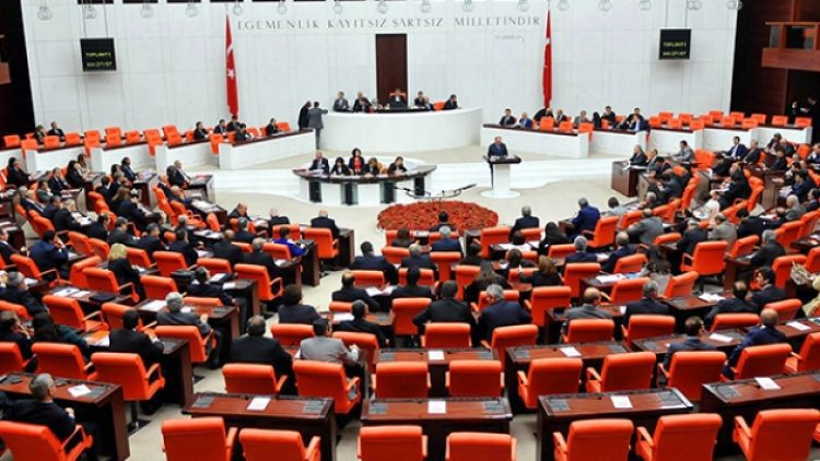 Son yasama yılında 33 milletvekili hiçbir performans göstermedi