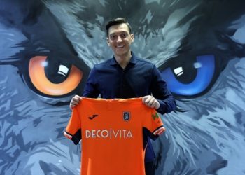 Mesut Özil imzayı attı