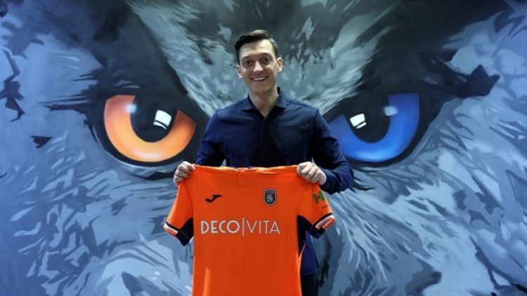 Mesut Özil imzayı attı