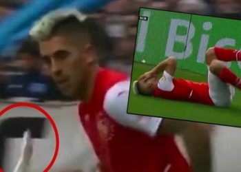 Arjantin’de futbolcunun yüzüne tribünden balık atıldı!