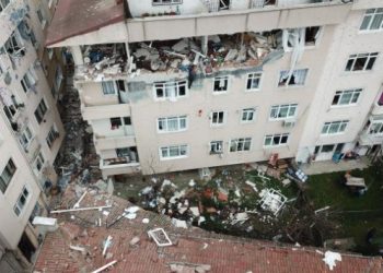 Üsküdar’da apartman dairesinde doğalgaz patlaması: 1’i ağır 3 yaralı