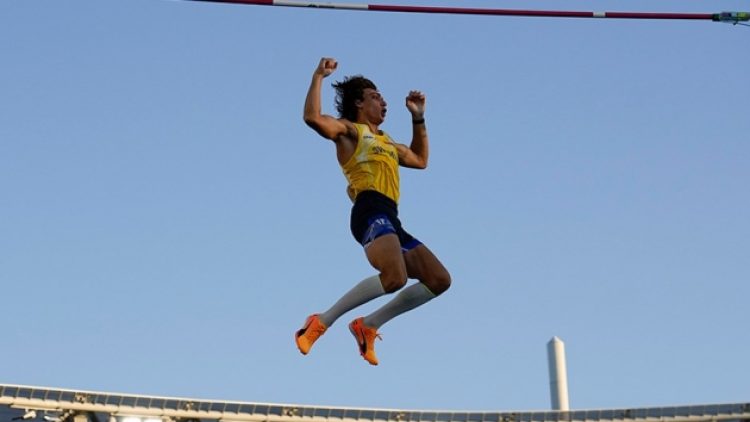 Armand Duplantis kendine ait dünya rekorunu kırdı