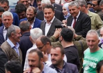 Babacan: Gitmek isteyip de gidemeyenlerin ülkesi olduk