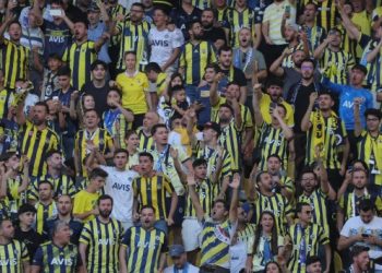 Fenerbahçe Dinamo Kiev maçında ‘Vladimir Putin’ tezahüratı!