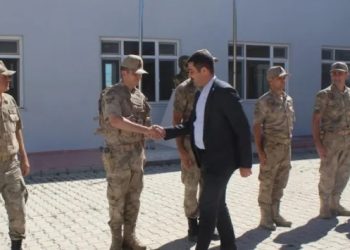 AKP İl Başkanı’nı askeri törenle karşılayan komutan görevden alındı