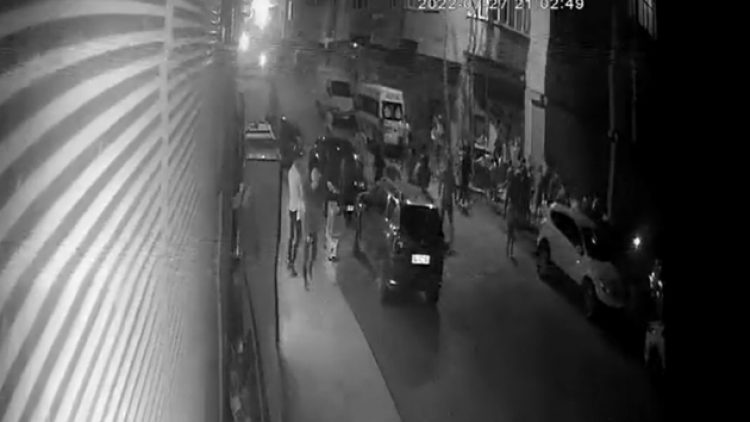 Ağrıspor Başkanı Yıldırım, marketinin önünde ateş açılan görüntüleri paylaştı