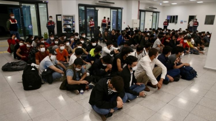 Yedi ayda 59 bin 40 göçmen sınır dışı edildi