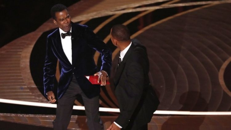 Will Smith tokat attığı Chris Rock’tan özür diledi