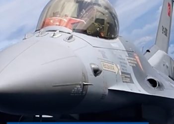 Türk uçağı üstüne ‘Tüm tehditlere karşı’ mesajı