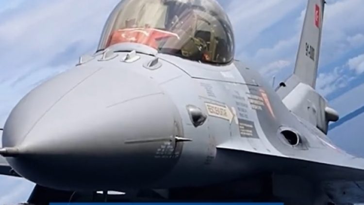 Türk uçağı üstüne ‘Tüm tehditlere karşı’ mesajı