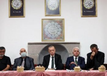 Erdoğan’ın ziyaret ettiği cemevi yönetimine ihraç süreci başlatıldı
