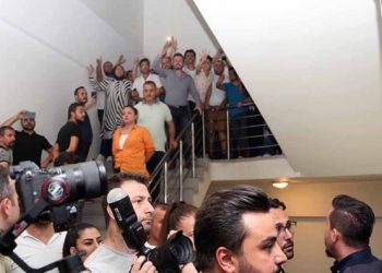AKP’li grup Babacan’ın katıldığı programı engellemeye çalıştı
