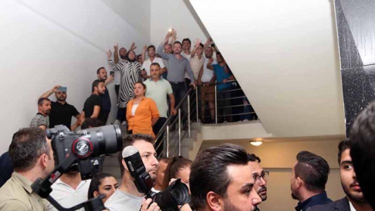 AKP’li grup Babacan’ın katıldığı programı engellemeye çalıştı