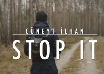 Sanatçı Cüneyt İlhan ‘geri itme’lere dikkat çekmek için İngilizce şarkı yaptı