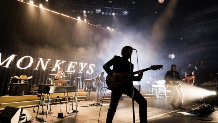 Arctic Monkeys’e saldıran bakkal: Rock sevmem ama gelsin tanışalım