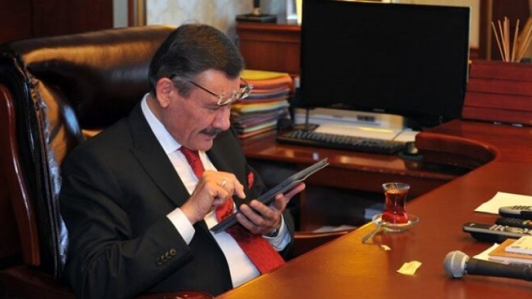 Melih Gökçek yine alay konusu oldu