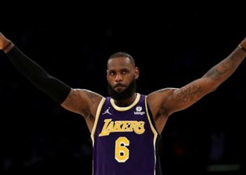 LeBron James imzayı attı!