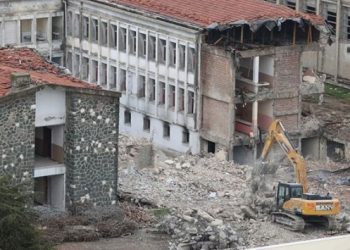 Mahkeme yıkım tamamlandıktan sonra ihaleyi iptal etti