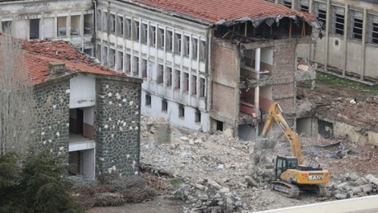 Mahkeme yıkım tamamlandıktan sonra ihaleyi iptal etti