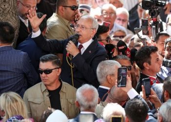 Kılıçdaroğlu: Ben beşli çetenin değil alın teri dökenlerin adamıyım