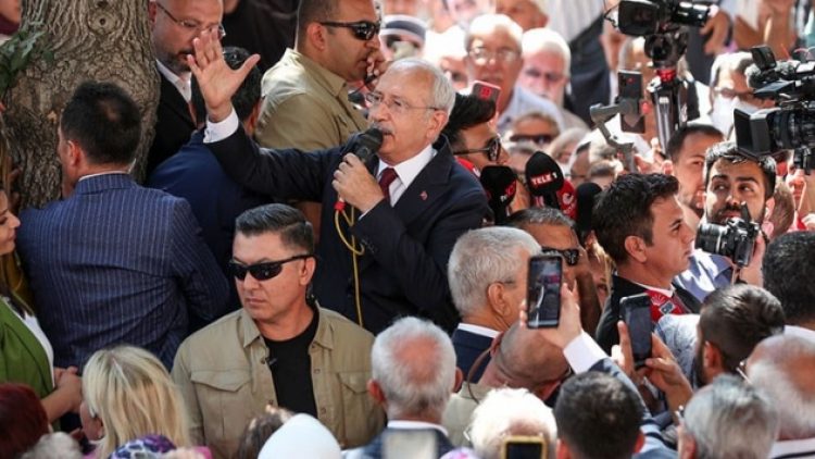 Kılıçdaroğlu: Ben beşli çetenin değil alın teri dökenlerin adamıyım