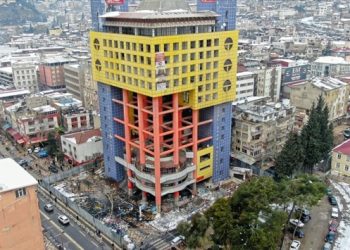 ‘Dünyanın en saçma binası’nın geciken yıkımına para cezası