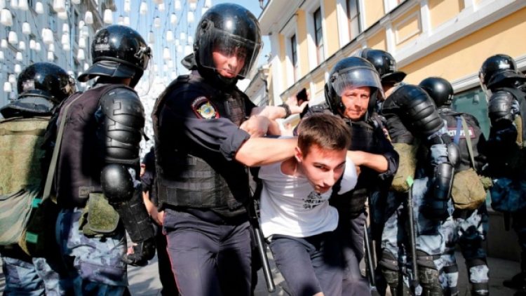 Rusya’da şubat ayından bu yana 16 binden fazla muhalif tutuklandı