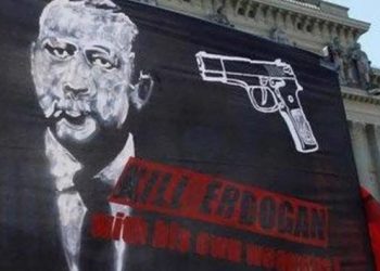 İsviçre’de ‘Erdoğan’ı öldürün’ pankartı davasında beraat kararı