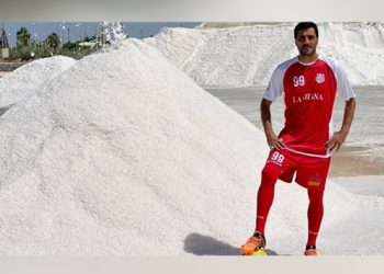 Fenerbahçe’nin eski golcüsü 42 yaşında imzayı attı