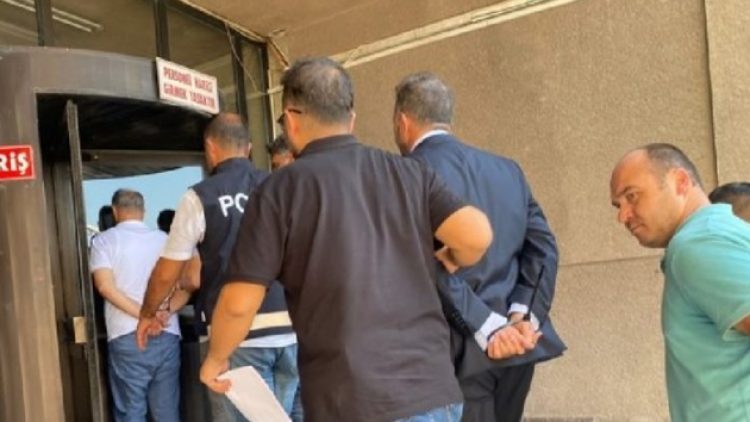 Basın odasını basan polis, Ünsal Ban’ı görüntüleyen gazetecileri tehdit etti: Resimleri basmayın!