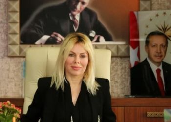 Rektör, çocuğunun bakıcısını üniversite kadrosuna aldı