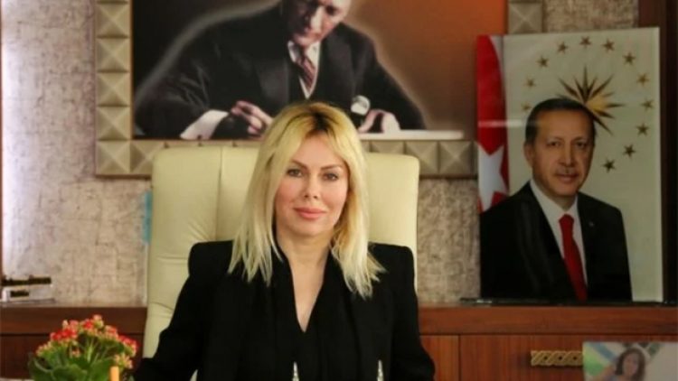 Rektör, çocuğunun bakıcısını üniversite kadrosuna aldı