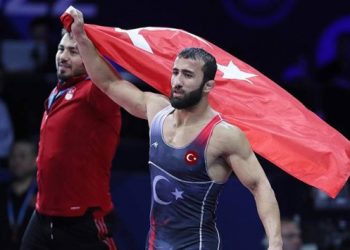 Milli güreşçi Burhan Akbudak, dünya şampiyonu oldu
