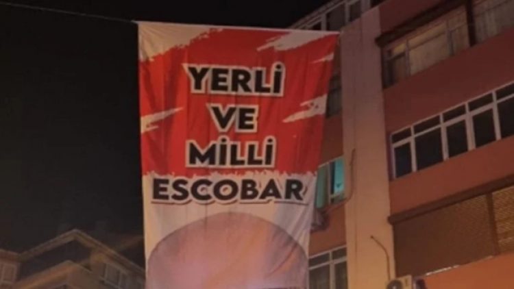 ‘Yerli ve Milli Escobar’ pankartı