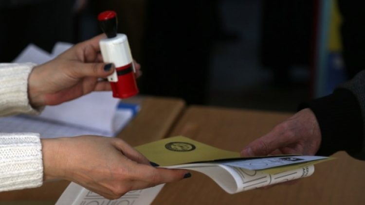 CHP’nin masasındaki anketlerden sonuçlar: İşte partilerin oy oranı