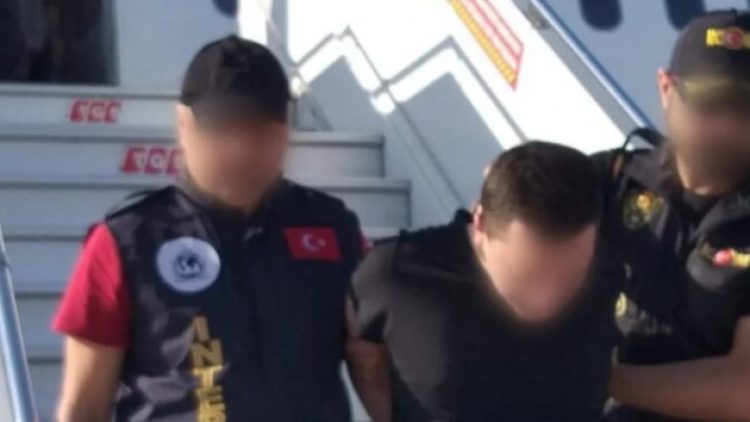 Emre Olur’un devlet arşivindeki fotoğrafı trol hesaptan yayınlandı