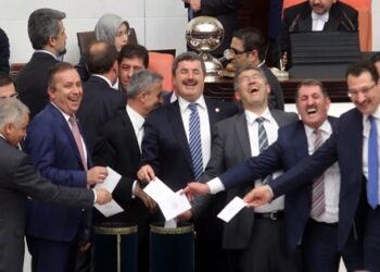 AKP’de 1-2 oy gerilimi
