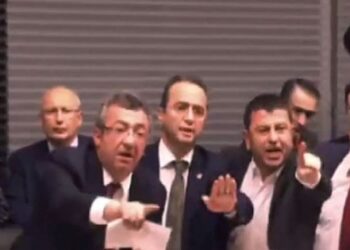 Anayasa Komisyonu’nda kavga! Sular havada uçuştu
