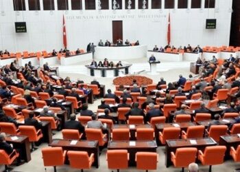 Yedek vekillik anayasa teklifinden çıkarıldı!