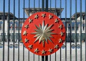 Anayasa paketi Saray’a gönderildi